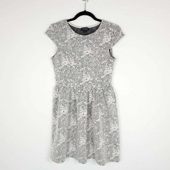 Topshop Dresses & Skirts - Topshop Floral Fit and Flare Dress